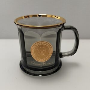 Ronald Reagan Gold Presidential Seal / Signature Smoked Glass 10 Oz Mug USA